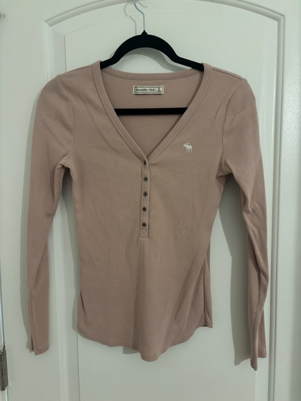 Abercrombie & Fitch Long Sleeve Ribbed Henley Top - Dusty Pink